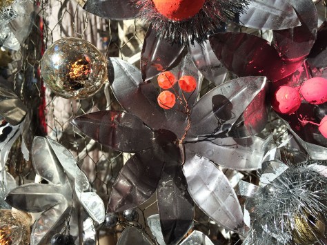 silver-christmas-decorations